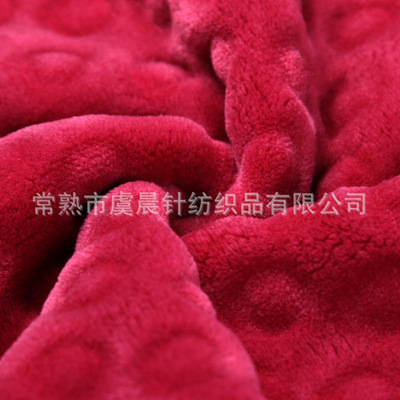 剪花法兰绒与红色波点精品面料的卓越品质